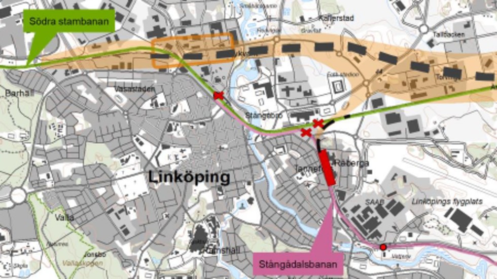 Den långa röda rektangeln markerar var Tjustbanans nya slutstation skulle ligga. Den röda punkten visar läget för dagens stopp i Tannefors. Den bruna rektangeln i övre delen av bilden visar det ungefärliga läget för den nya centralstationen.